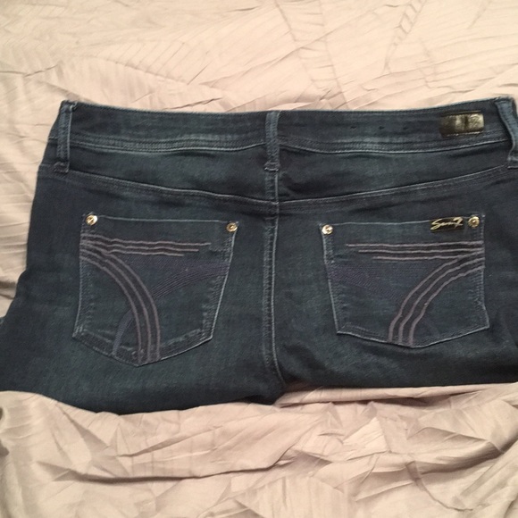 Ladies Seven Shorts. Size 14. - Picture 2 of 3